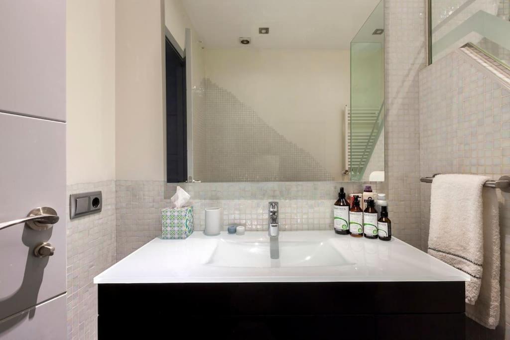 Downtown - Gran Via - Business Ready Apartment Madrid